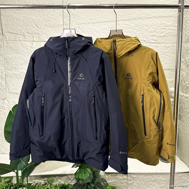 Daily Outerwear Arc'teryx Hooded Shell Jacket with Navy Finish