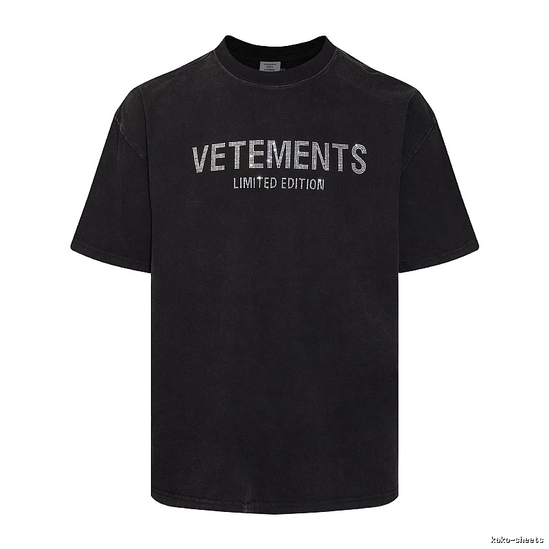 Logo Detail Statement graphic T-shirt Black Colorful Lucky with Relaxed Feel