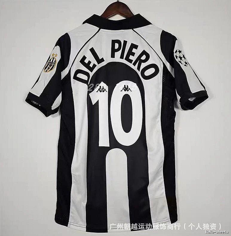 Manchester United Streetwear Beckham #7 soccer jersey White Black Retro with Logo Accent