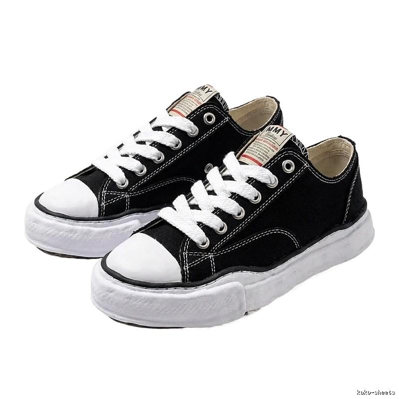 MMY Classic Simple Black and White Canvas Shoes