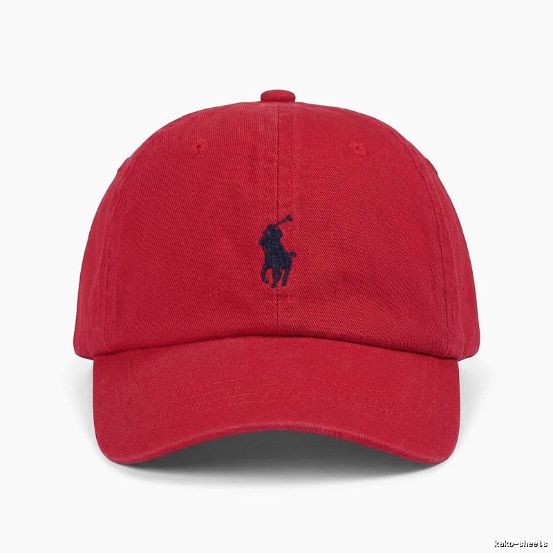 The classic and simple style red hat of Ralph Lauren