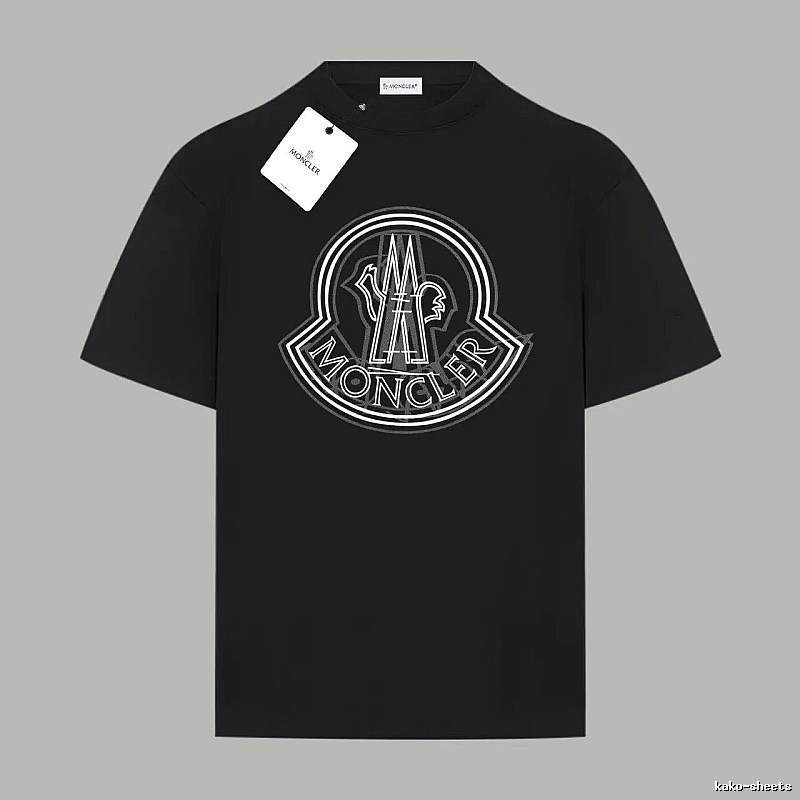 The classic black T-shirt of Moncler.