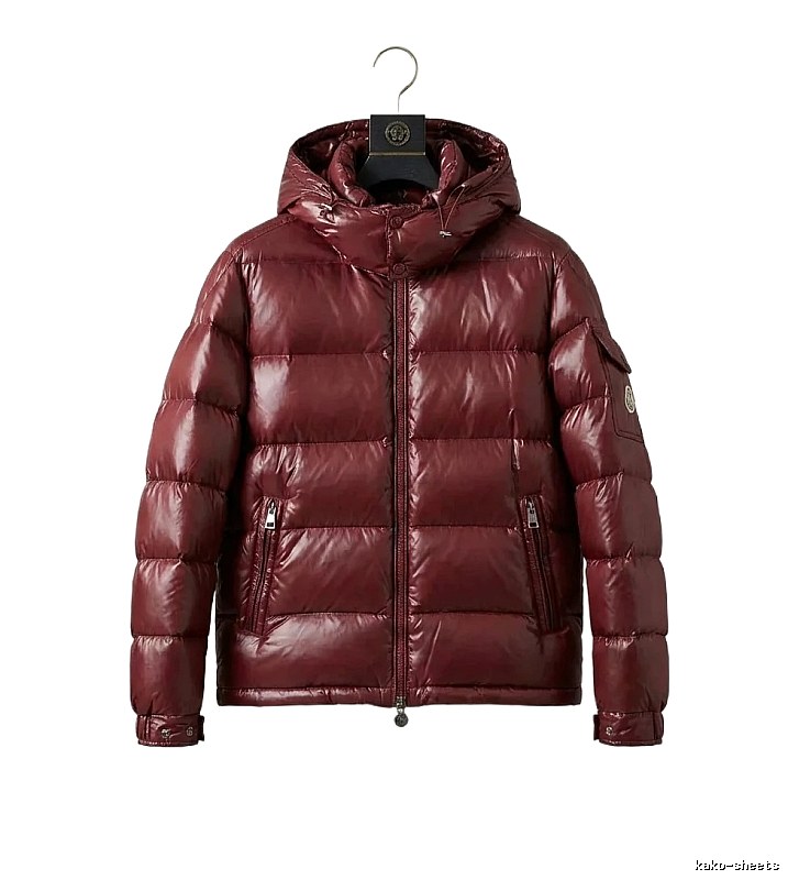 The classic burgundy down jacket of Moncler